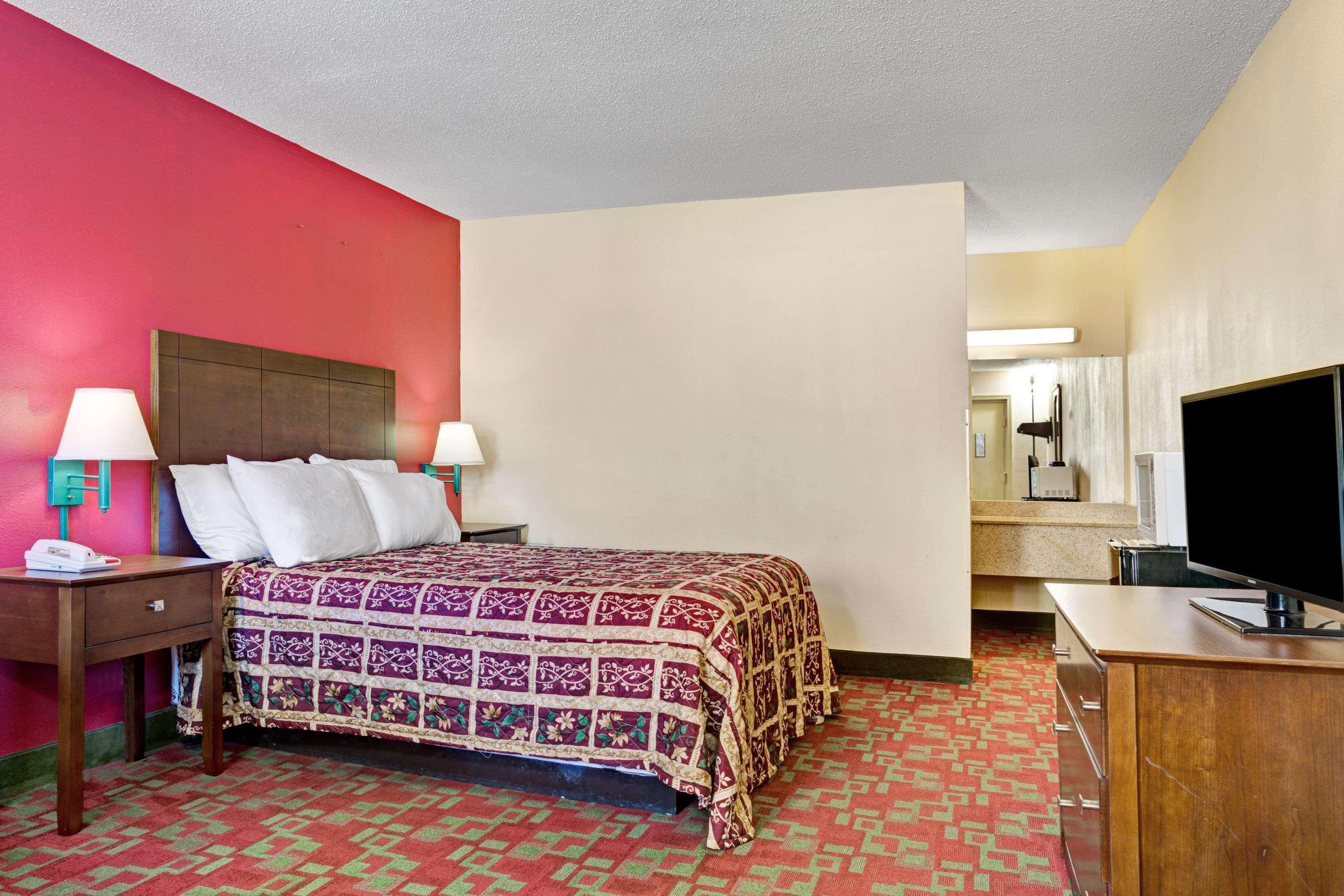 Hotel Days By Wyndham Elizabeth 2*