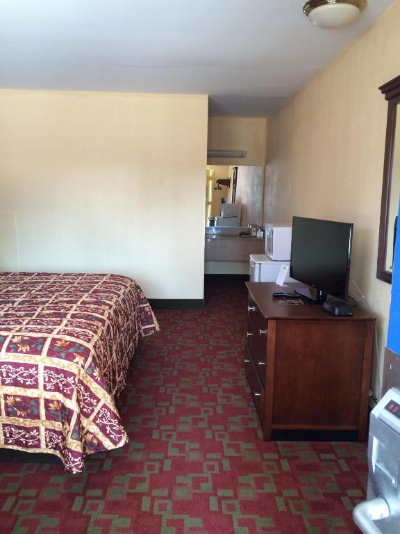 Days By Wyndham Elizabeth Hotel