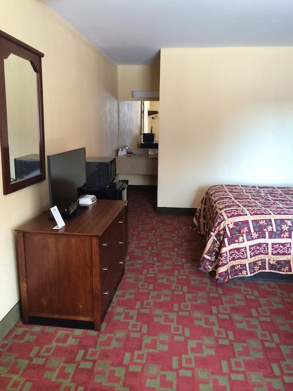 Days By Wyndham Elizabeth Hotel 2*